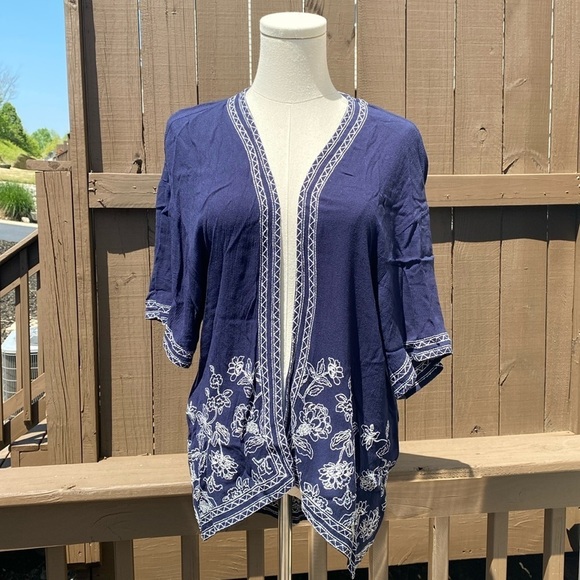Blue Pepper Vintage open front top with stitched floral detail - Picture 2 of 13